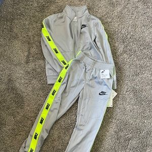 Boys Nike track suit - size 7 - nwt